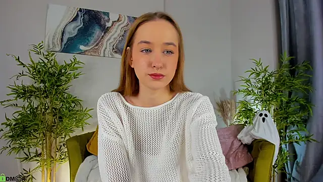 Sweett Monica online show from 10-30-25, 01:04