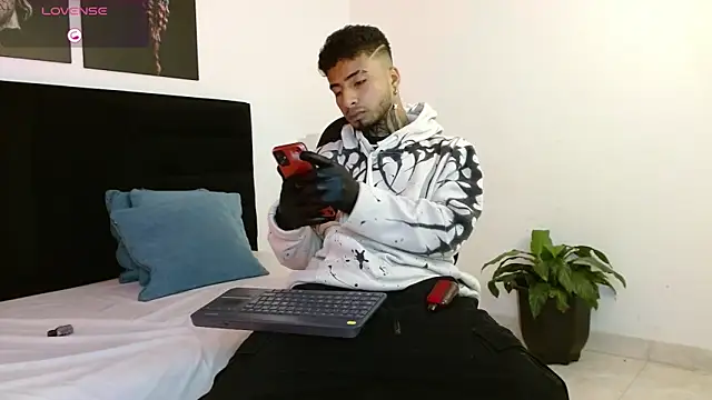 JuanCamiilo 66 online show from 02-28-25, 07:48