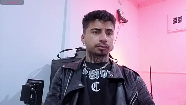 JuanCamiilo 66 online show from 06-11-26, 02:33