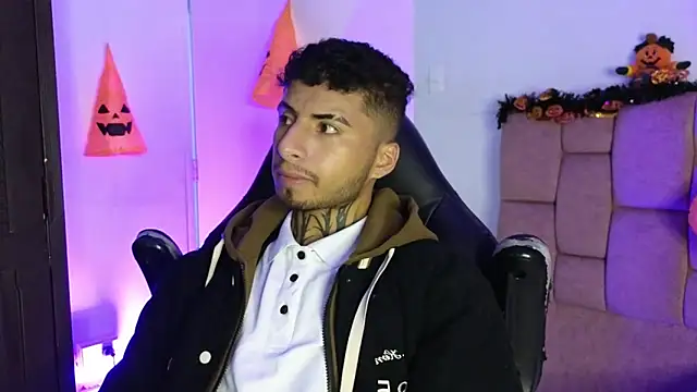 JuanCamiilo 66 online show from 10-28-25, 02:45