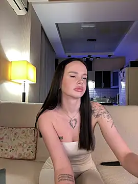 Snapshot of DinaTasty chatting on 02-17-26, 10:07 DinaTasty online show from 02-17-26, 10:07