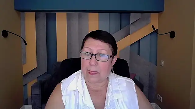 BarbaraTurners online show from 10-20-25, 06:19