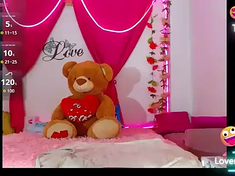 Snapshot of natashakissess chatting on 09-19-25, 04:22 natashakissess online show from 09-19-25, 04:22