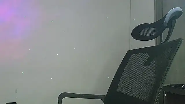 Snapshot of lizescobarxxxx chatting on 10-31-25, 03:25 lizescobarxxxx online show from 10-31-25, 03:25