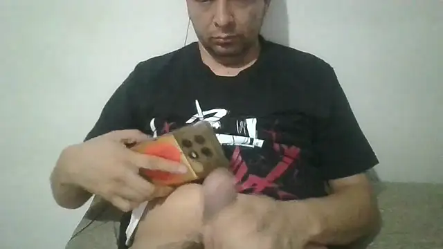 Snapshot of angeljz4 chatting on 05-05-26, 04:26 angeljz4 online show from 05-05-26, 04:26