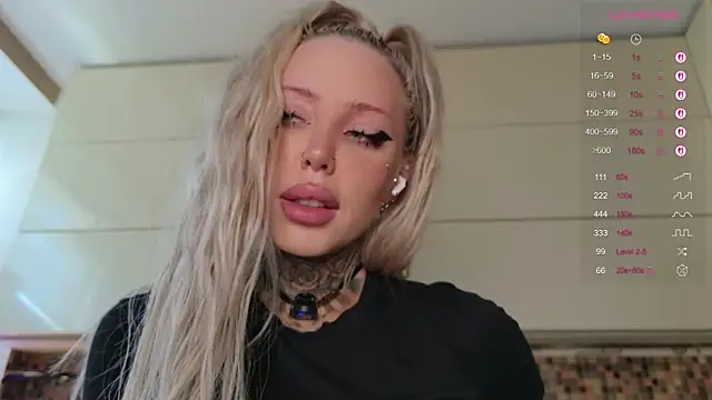 Snapshot of 2badforyou chatting on 07-17-26, 11:18 2badforyou online show from 07-17-26, 11:18