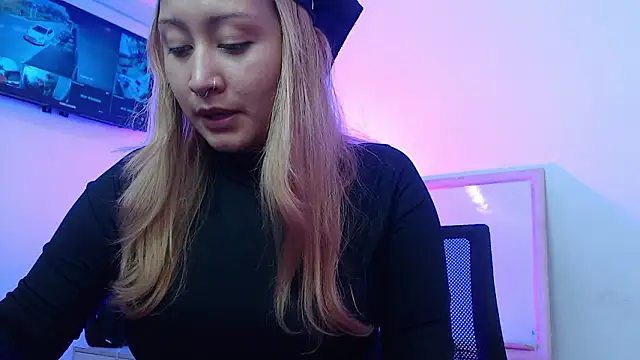 Snapshot of KorayRoussel chatting on 02-28-26, 03:11 KorayRoussel online show from 02-28-26, 03:11