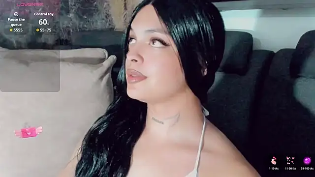 Emmaa Saenz  online show from 06-17-26, 11:47