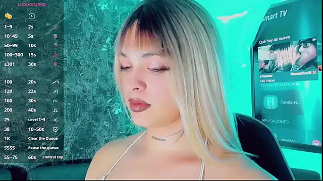 Emmaa Saenz  online show from 12-21-25, 08:53