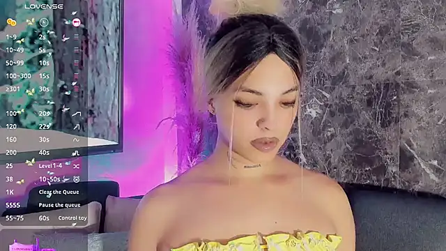 Snapshot of Emmaa_Saenz_ chatting on 02-06-25, 11:15 Emmaa Saenz online show from 02-06-25, 11:15