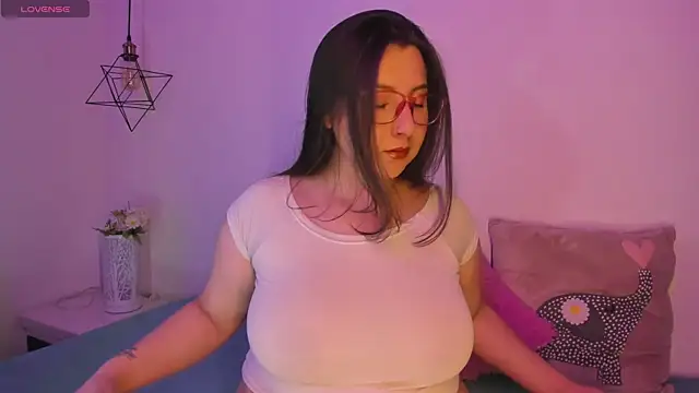 Roxxanne Bail online show from 01-10-25, 03:07