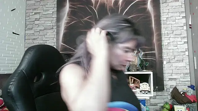 Snapshot of charlotedoll chatting on 09-12-25, 04:12 charlotedoll online show from 09-12-25, 04:12