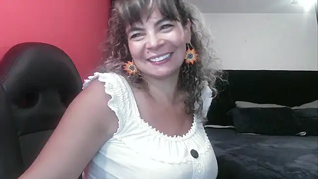 Snapshot of charlotedoll chatting on 10-14-25, 04:24 charlotedoll online show from 10-14-25, 04:24