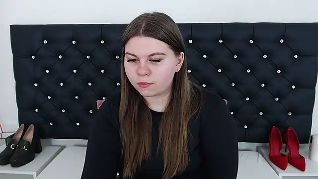 Snapshot of AbbyPleasure chatting on 03-18-25, 01:12 AbbyPleasure online show from 03-18-25, 01:12