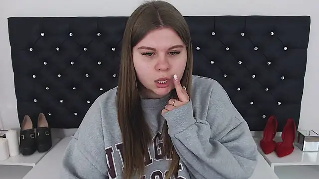 Snapshot of AbbyPleasure chatting on 02-26-25, 01:00 AbbyPleasure online show from 02-26-25, 01:00