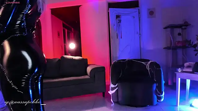 misschloe   online show from 10-23-25, 11:47