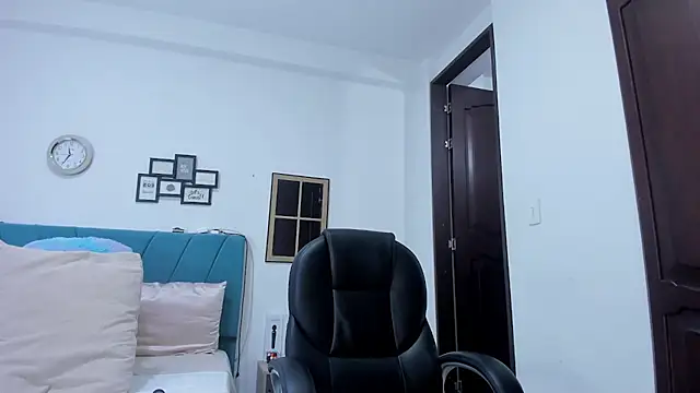 kamila lopez online show from 11-30-25, 07:03