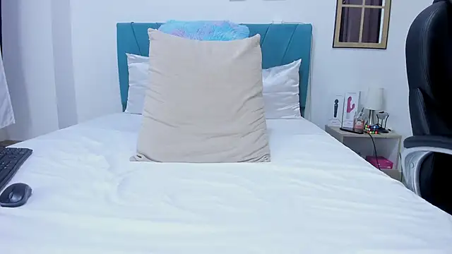 kamila lopez online show from 10-25-25, 10:54