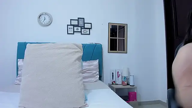 kamila lopez online show from 11-25-25, 10:43