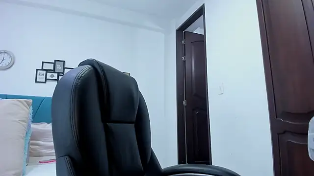 kamila lopez online show from 11-28-25, 10:54