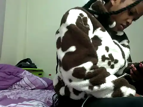 queen-sasha online show from 10-30-25, 01:31