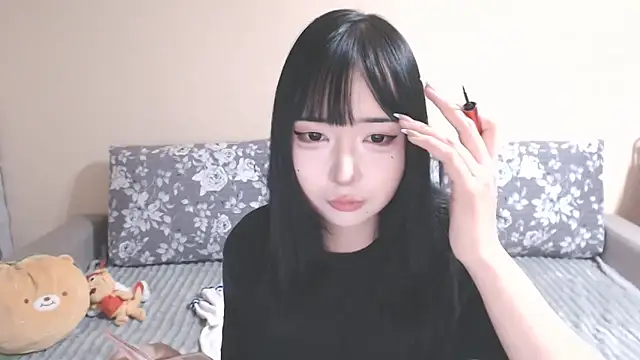 Snapshot of your_angela chatting on 02-13-26, 02:28 your angela online show from 02-13-26, 02:28