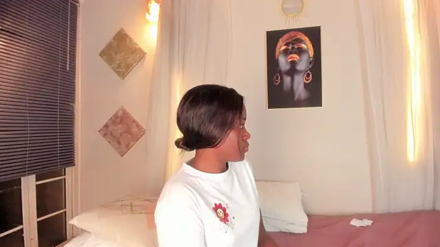 Snapshot of Kenia_Montez chatting on 01-24-25, 10:00 Kenia Montez online show from 01-24-25, 10:00