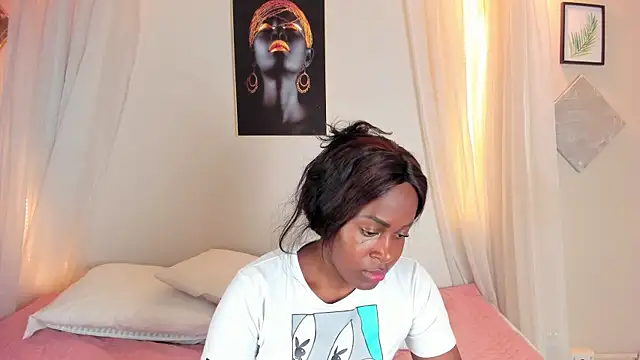 Snapshot of Kenia_Montez chatting on 01-18-25, 05:20 Kenia Montez online show from 01-18-25, 05:20