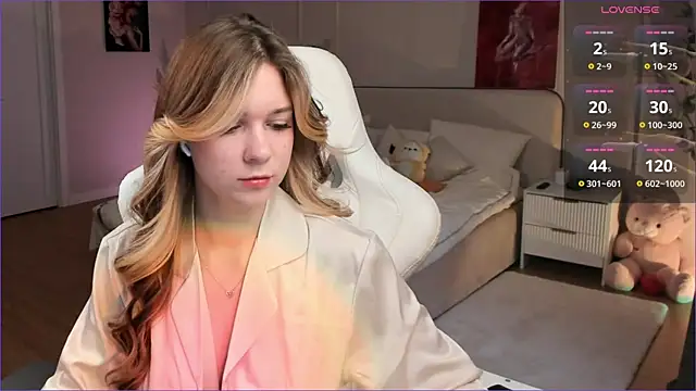 Snapshot of Frau_Lina chatting on 05-17-26, 04:29 Frau Lina online show from 05-17-26, 04:29