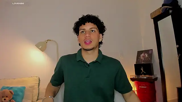 Snapshot of Curlblue chatting on 09-19-25, 04:38 Curlblue online show from 09-19-25, 04:38