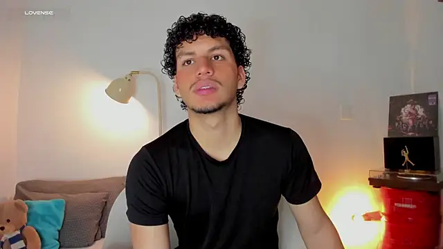 Snapshot of Curlblue chatting on 09-12-25, 02:34 Curlblue online show from 09-12-25, 02:34