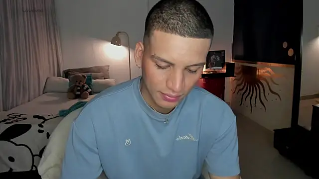 Snapshot of Curlblue chatting on 05-02-26, 12:16 Curlblue online show from 05-02-26, 12:16