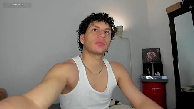 Snapshot of Curlblue chatting on 10-17-25, 06:39 Curlblue online show from 10-17-25, 06:39
