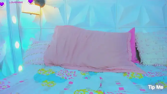 Snapshot of cute_latinaxxx chatting on 02-08-25, 07:38 cute latinaxxx online show from 02-08-25, 07:38