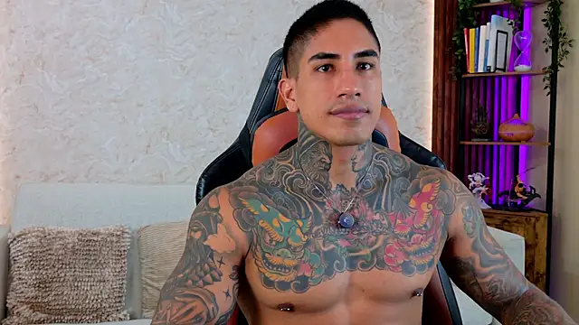Snapshot of AdanReilly chatting on 05-09-26, 03:48 AdanReilly online show from 05-09-26, 03:48