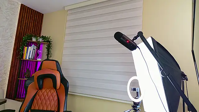 AdanReilly online show from 11-16-25, 03:55