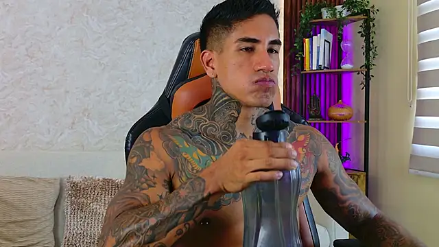 AdanReilly online show from 09-17-25, 03:14