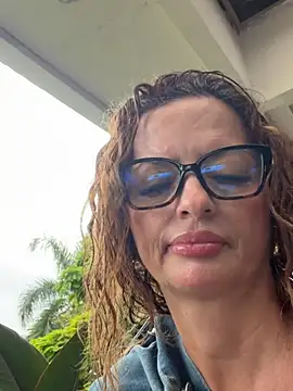 Snapshot of CioniWeiss chatting on 02-13-26, 08:31 CioniWeiss online show from 02-13-26, 08:31