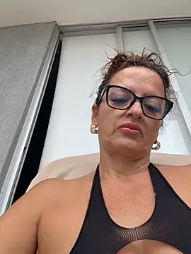 Snapshot of CioniWeiss chatting on 05-21-26, 10:07 CioniWeiss online show from 05-21-26, 10:07