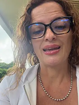 Snapshot of CioniWeiss chatting on 02-24-26, 08:31 CioniWeiss online show from 02-24-26, 08:31