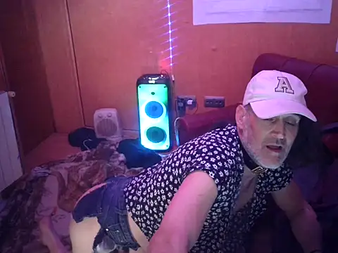 Lia Y PatrickX online show from 11-26-25, 09:48