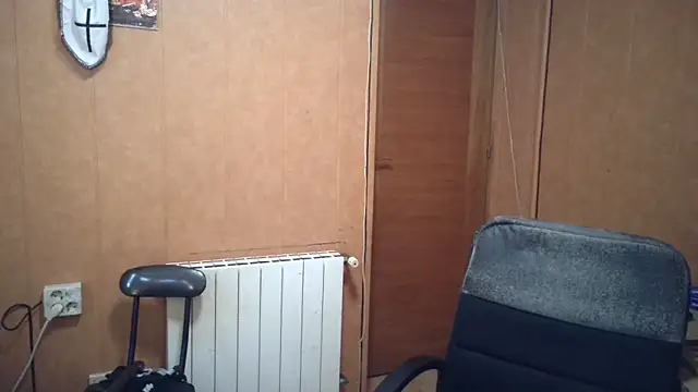 Snapshot of Lia_Y_PatrickX chatting on 09-15-25, 08:31 Lia Y PatrickX online show from 09-15-25, 08:31