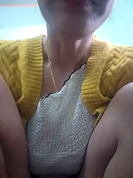 Snapshot of zizi_public chatting on 03-08-25, 02:45 zizi public online show from 03-08-25, 02:45