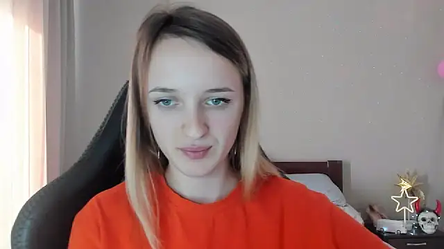 Snapshot of RouseReed chatting on 03-18-25, 01:23 RouseReed online show from 03-18-25, 01:23