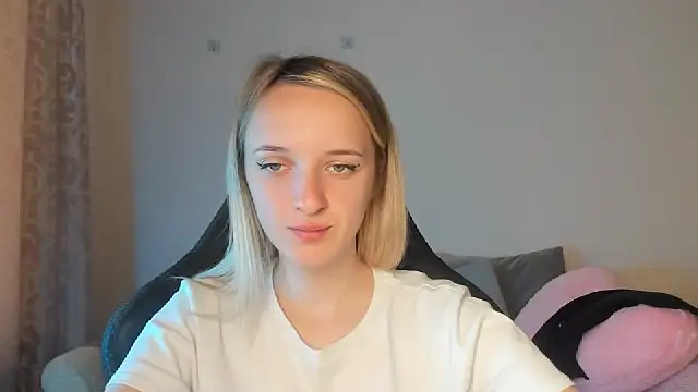 Snapshot of RouseReed chatting on 09-16-25, 06:25 RouseReed online show from 09-16-25, 06:25