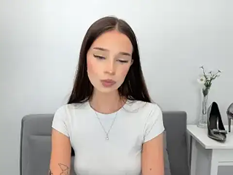 EmilyDarling online show from 12-15-25, 09:09