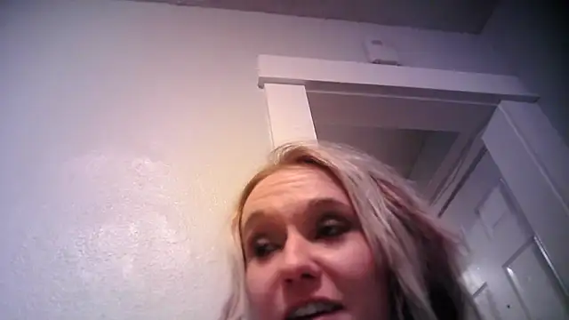 Snapshot of KissMysAssXoXo chatting on 02-11-25, 04:11 KissMysAssXoXo online show from 02-11-25, 04:11