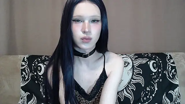 Snapshot of Sexpired_Princess chatting on 06-12-26, 06:22 Sexpired Princess online show from 06-12-26, 06:22