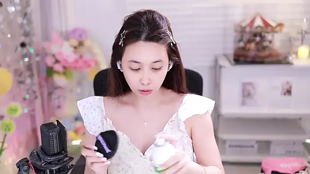 Snapshot of SleepArtist chatting on 02-07-26, 08:11 SleepArtist online show from 02-07-26, 08:11