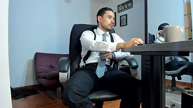 Snapshot of thesexlawyer1 chatting on 10-27-25, 08:21 thesexlawyer1 online show from 10-27-25, 08:21